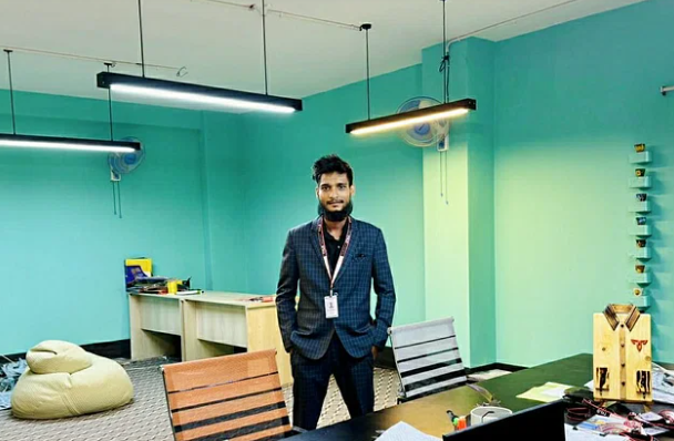 অনলাইন দরজিবাড়ি থেকে রাসেলের মাসে আয় ১০ লাখ টাকার বেশি