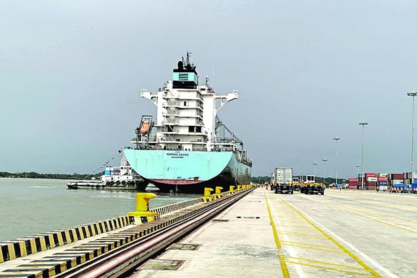 পিসিটিতে নোঙর করল প্রথম বাণিজ্যিক জাহাজ