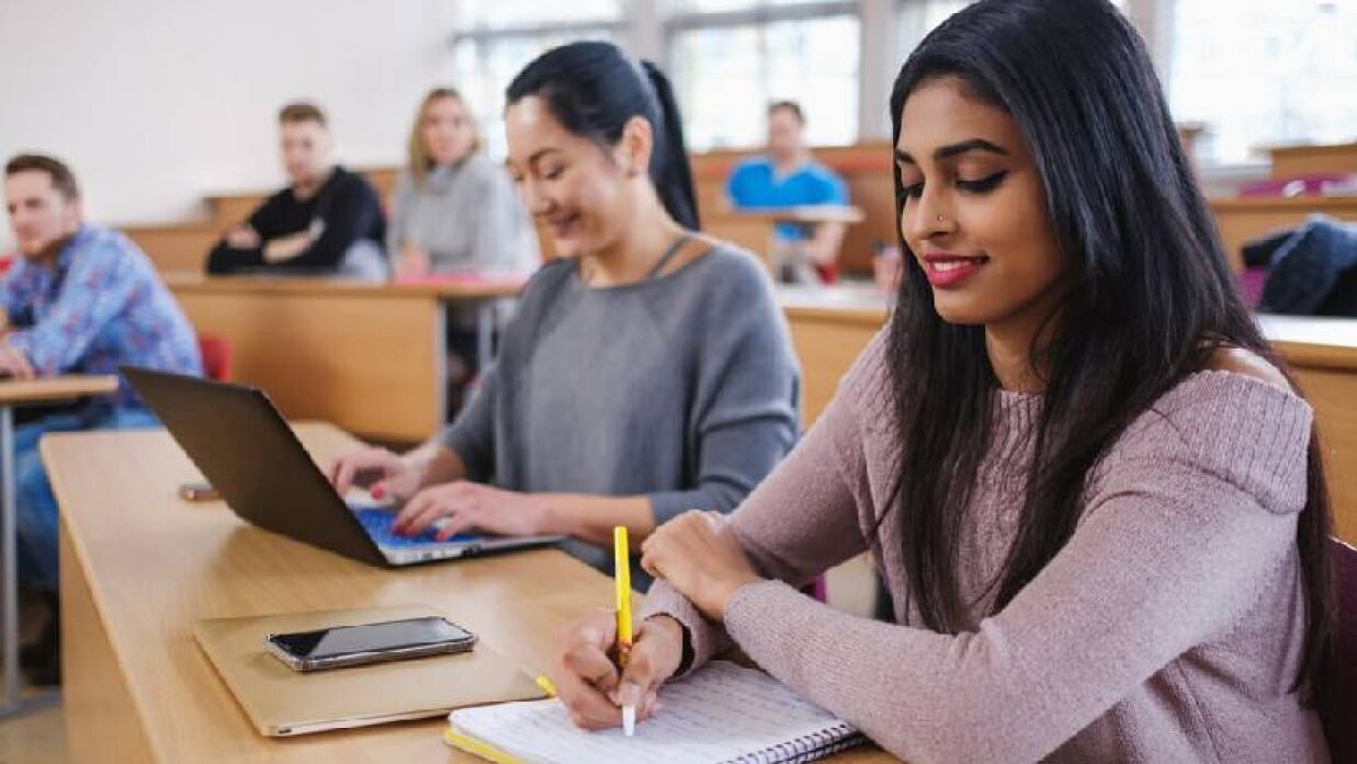 পিএইচডিতে ফেলোশিপ দিচ্ছে সৌদি আরব, মাসে থাকছে উপবৃত্তি