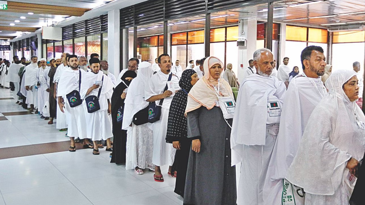 সৌদি পৌঁছেছেন ৭৬ হাজার ৩২৫ হজযাত্রী